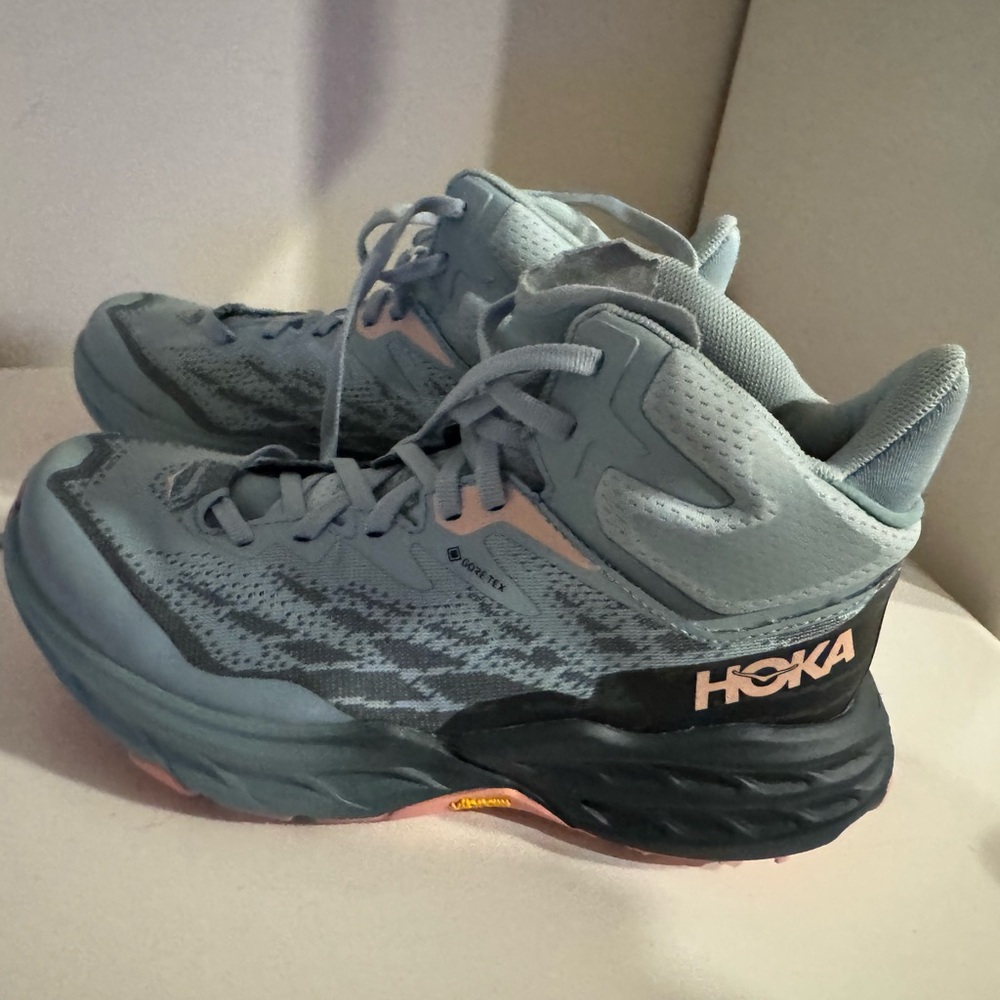 NWOT Hoka Speedgoat 5 Mid GTX Womens shoes